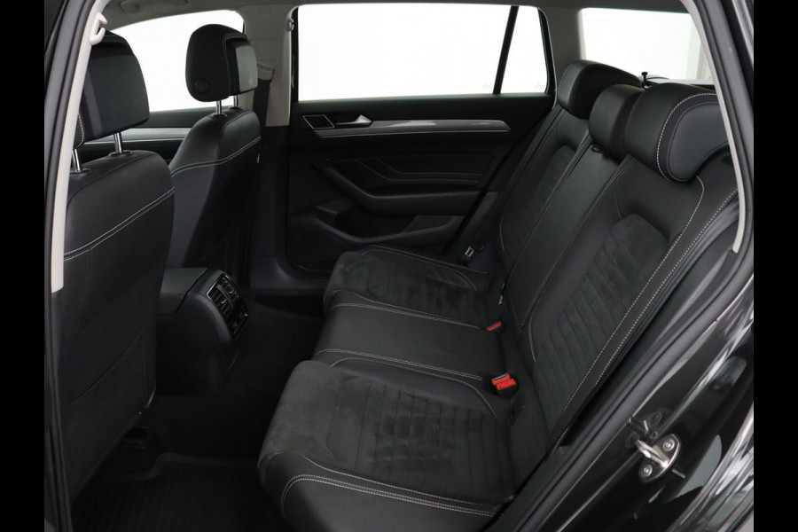 Volkswagen Passat 1.4 TSI GTE | Stoel & stuurverwarming | Camera | Carplay | Trekhaak | Adaptive cruise | Standkachel | Navigatie | Full LED