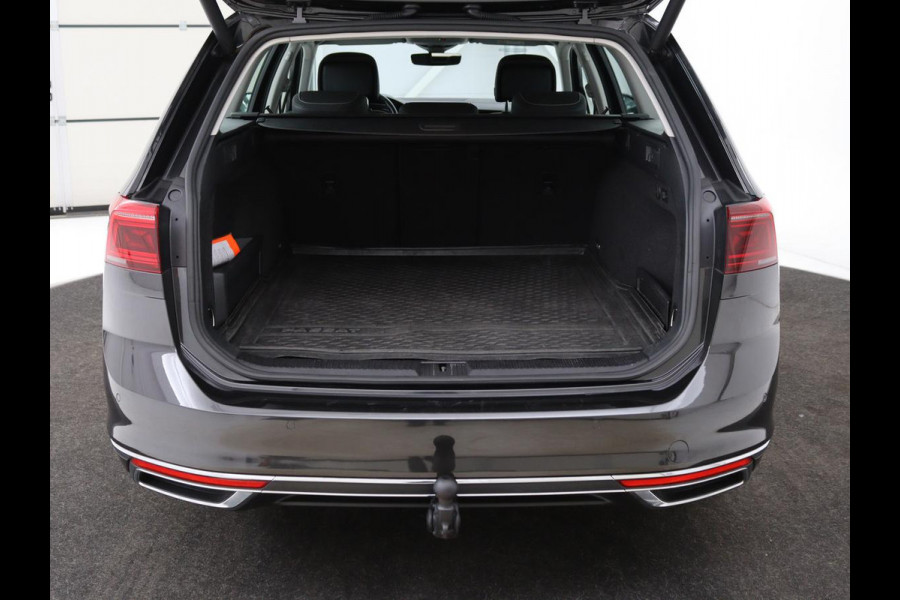 Volkswagen Passat 1.4 TSI GTE | Stoel & stuurverwarming | Camera | Carplay | Trekhaak | Adaptive cruise | Standkachel | Navigatie | Full LED