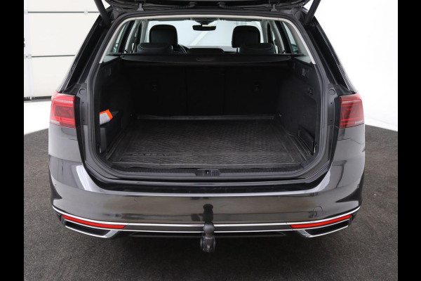 Volkswagen Passat 1.4 TSI GTE | Stoel & stuurverwarming | Camera | Carplay | Trekhaak | Adaptive cruise | Standkachel | Navigatie | Full LED