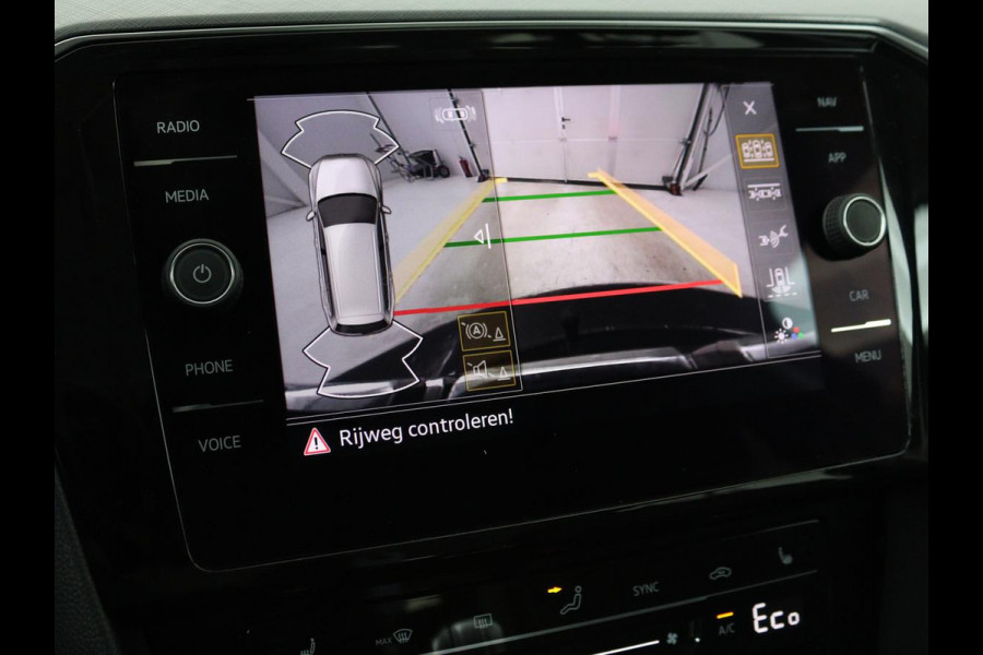 Volkswagen Passat 1.4 TSI GTE | Stoel & stuurverwarming | Camera | Carplay | Trekhaak | Adaptive cruise | Standkachel | Navigatie | Full LED