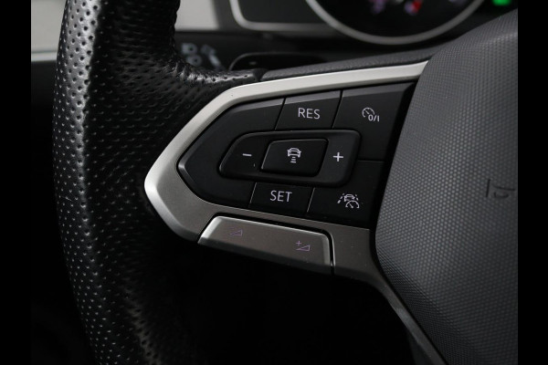 Volkswagen Passat 1.4 TSI GTE | Stoel & stuurverwarming | Camera | Carplay | Trekhaak | Adaptive cruise | Standkachel | Navigatie | Full LED