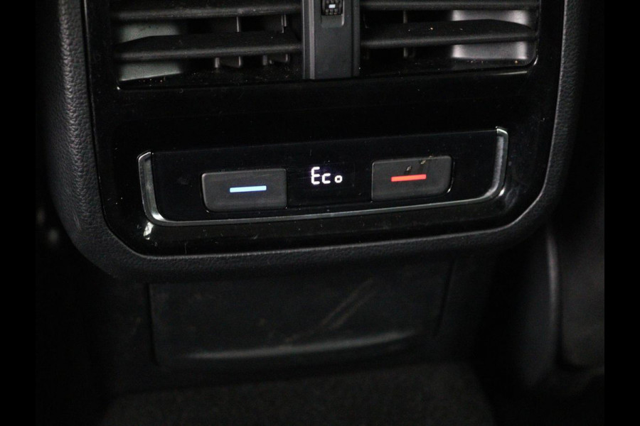 Volkswagen Passat 1.4 TSI GTE | Stoel & stuurverwarming | Camera | Carplay | Trekhaak | Adaptive cruise | Standkachel | Navigatie | Full LED