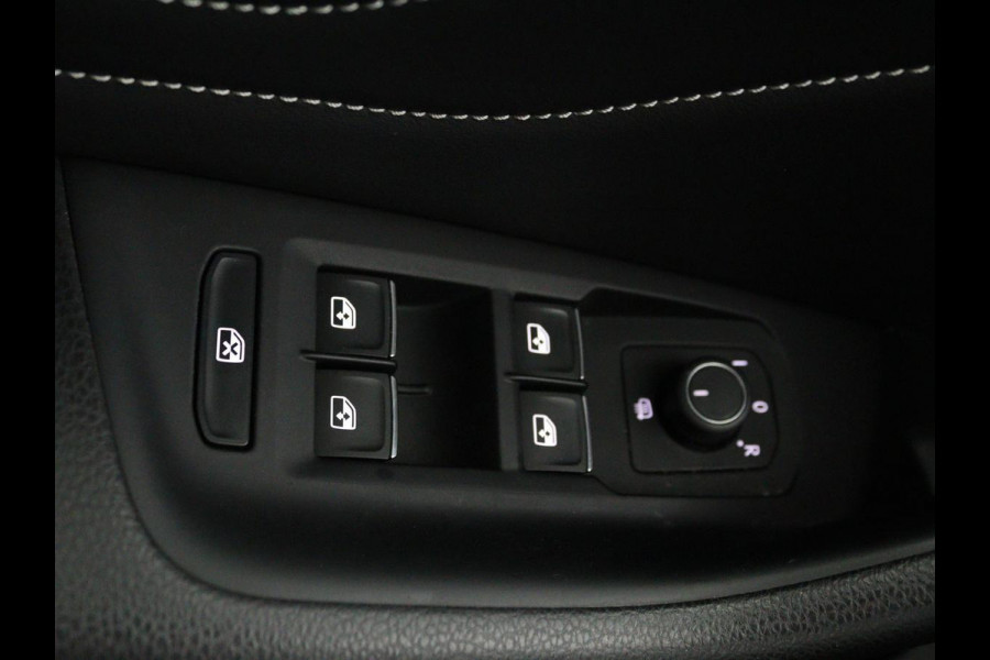 Volkswagen Passat 1.4 TSI GTE | Stoel & stuurverwarming | Camera | Carplay | Trekhaak | Adaptive cruise | Standkachel | Navigatie | Full LED