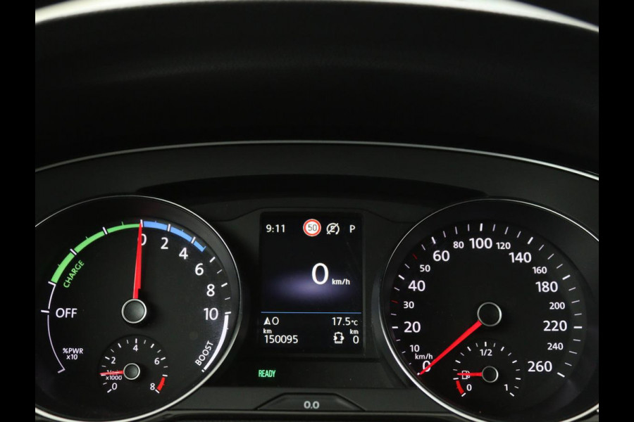 Volkswagen Passat 1.4 TSI GTE | Stoel & stuurverwarming | Camera | Carplay | Trekhaak | Adaptive cruise | Standkachel | Navigatie | Full LED