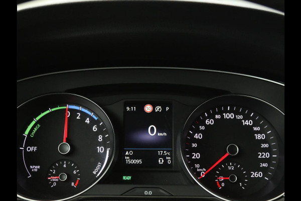 Volkswagen Passat 1.4 TSI GTE | Stoel & stuurverwarming | Camera | Carplay | Trekhaak | Adaptive cruise | Standkachel | Navigatie | Full LED