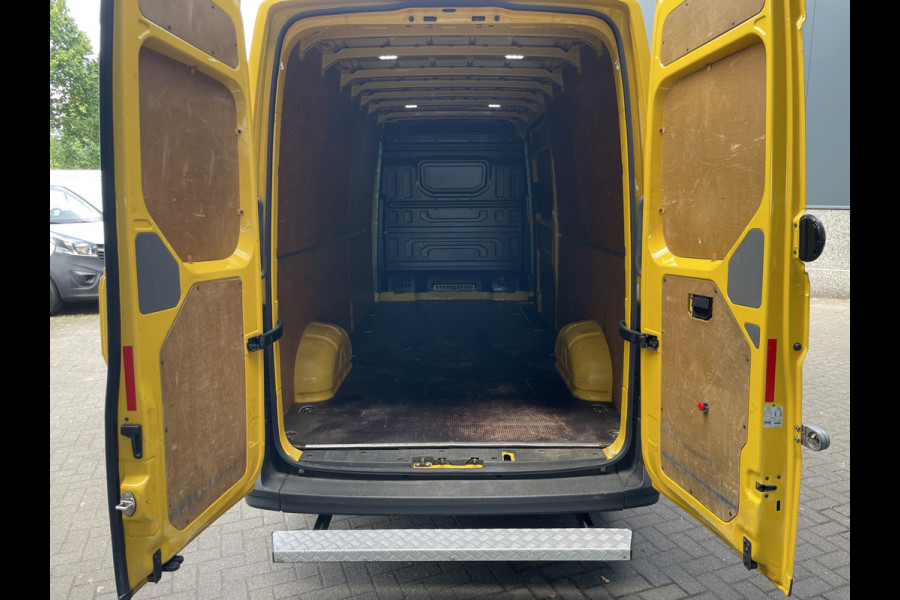 Volkswagen Crafter 35 2.0 TDI L4H3 Highline Airco - Cruise control - Achteruitrijcamera - Parkeersensoren - zijschuifdeur rechts - tussenschot volledig - Ideaal voor camper