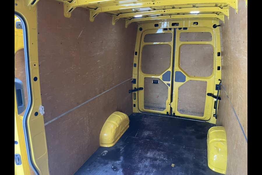 Volkswagen Crafter 35 2.0 TDI L4H3 Highline Airco - Cruise control - Achteruitrijcamera - Parkeersensoren - zijschuifdeur rechts - tussenschot volledig - Ideaal voor camper