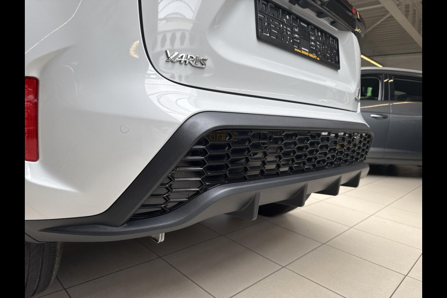Toyota Yaris Cross 1.5 Hybrid GR Sport | Parkeersensoren Voor & Achter | Stoelverwarming | Draadloos laden |
