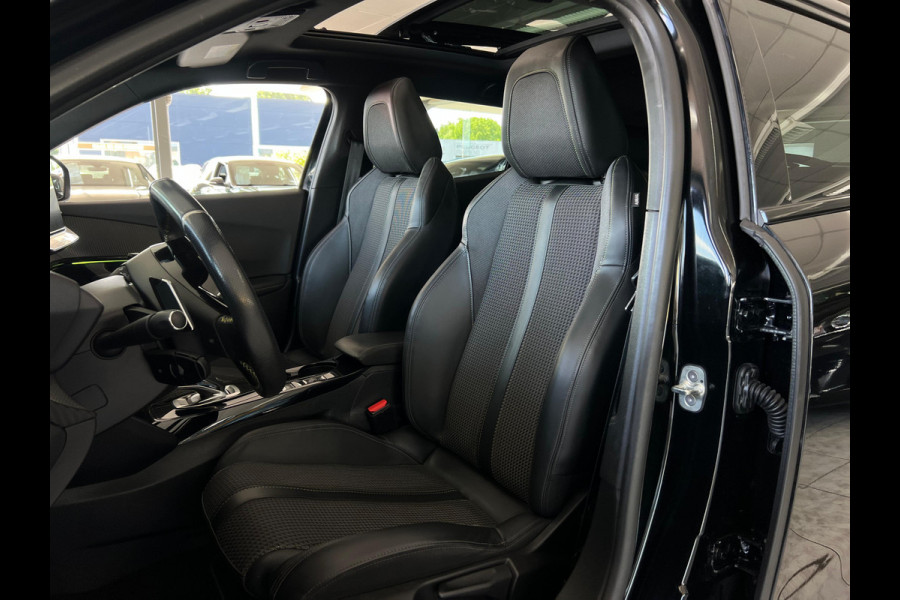Peugeot 2008 1.2 PureTech GT Pack PANO | CAMERA | TREKHAAK | CARPLAY |