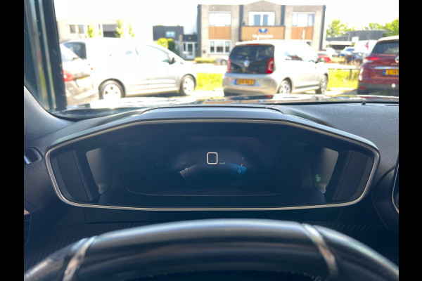 Peugeot 2008 1.2 PureTech GT Pack PANO | CAMERA | TREKHAAK | CARPLAY |