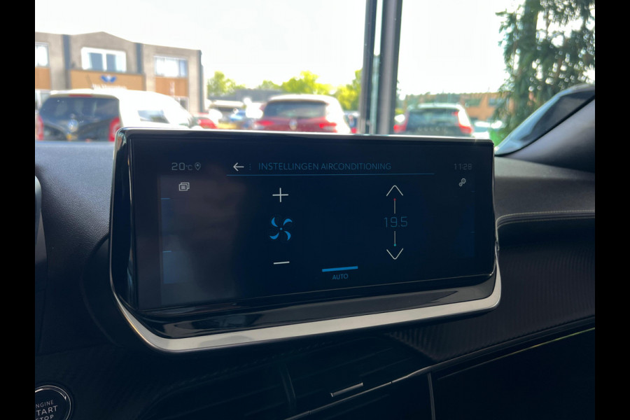 Peugeot 2008 1.2 PureTech GT Pack PANO | CAMERA | TREKHAAK | CARPLAY |