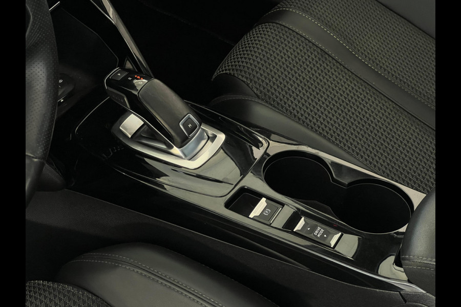 Peugeot 2008 1.2 PureTech GT Pack PANO | CAMERA | TREKHAAK | CARPLAY |