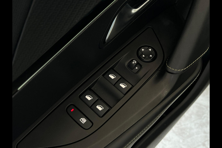 Peugeot 2008 1.2 PureTech GT Pack PANO | CAMERA | TREKHAAK | CARPLAY |