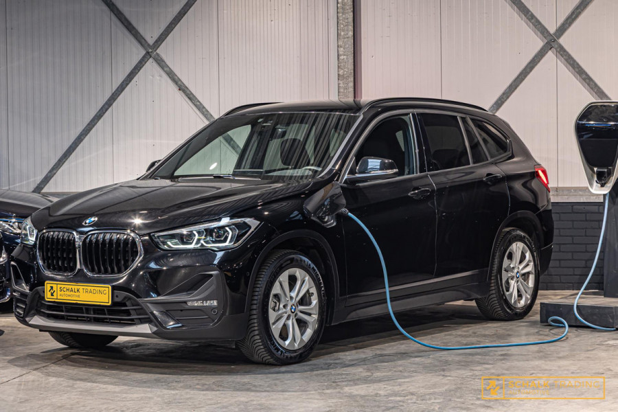 BMW X1 XDrive25e|Cam|Navi-XL|HUD|Stoelverwarming|Dealer|APK