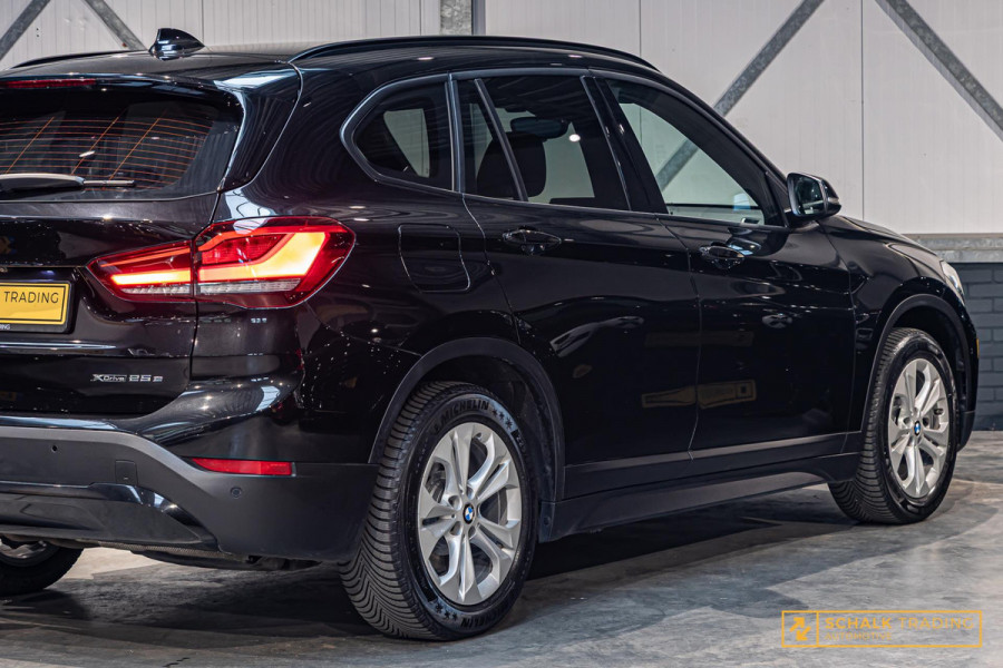 BMW X1 XDrive25e|Cam|Navi-XL|HUD|Stoelverwarming|Dealer|APK
