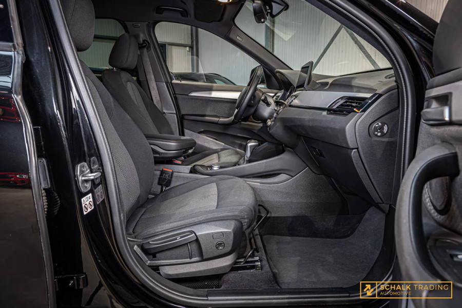 BMW X1 XDrive25e|Cam|Navi-XL|HUD|Stoelverwarming|Dealer|APK