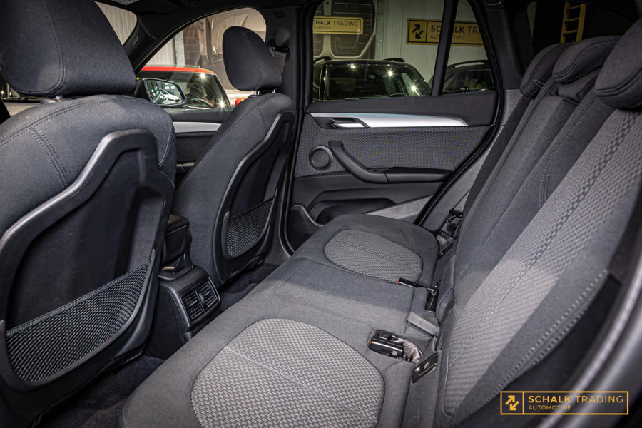 BMW X1 XDrive25e|Cam|Navi-XL|HUD|Stoelverwarming|Dealer|APK