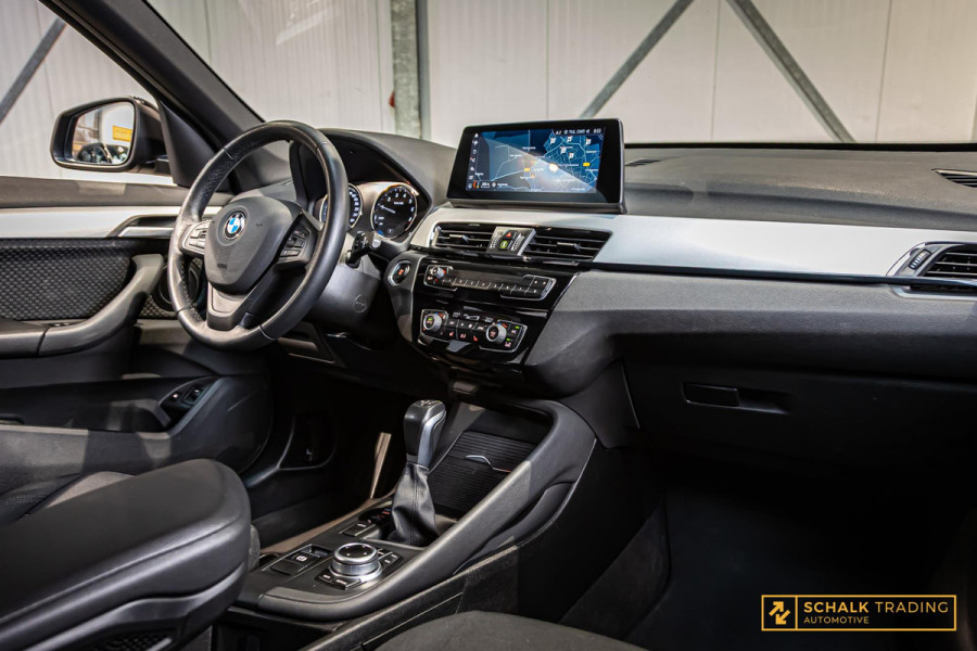BMW X1 XDrive25e|Cam|Navi-XL|HUD|Stoelverwarming|Dealer|APK