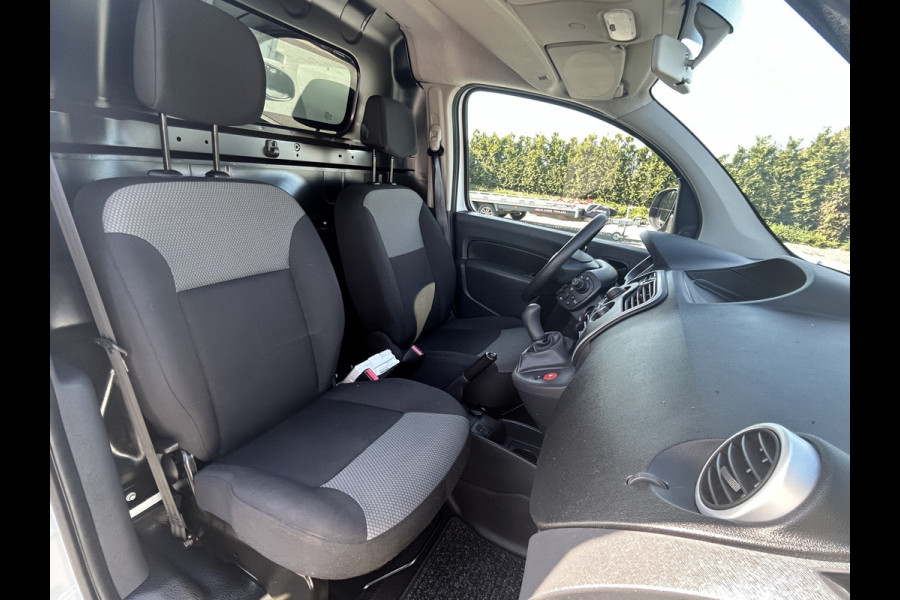 Renault Kangoo 1.5 dCi / !! 27.351 KM !! / 1e EIG. / AIRCO / CRUISE / NAVI / TREKHAAK / BLUETOOTH