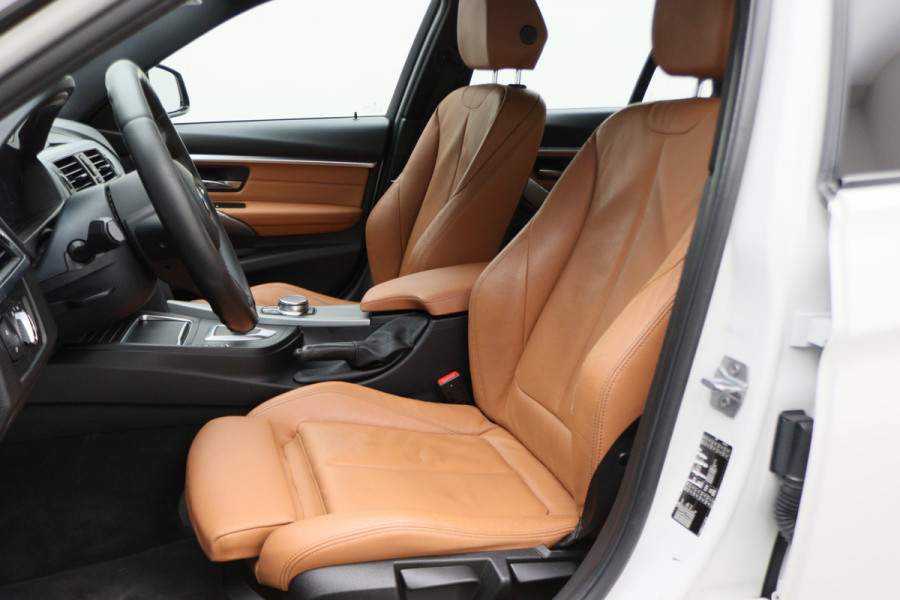 BMW 3 Serie Touring 318i Edition M Sport Shadow Executive Leer, Standkachel, Verwarmde Stoelen, Cruise, Navigatie, Bluetooth, 18''