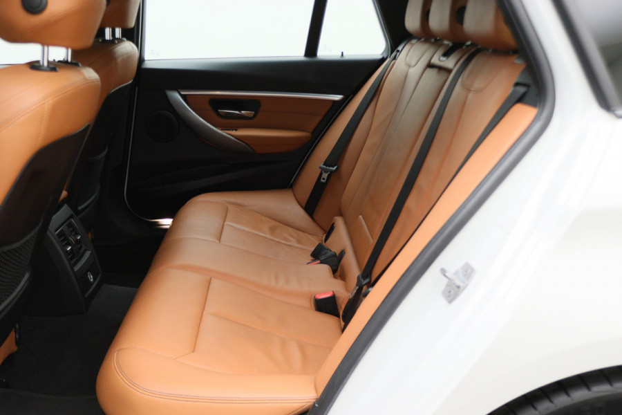 BMW 3 Serie Touring 318i Edition M Sport Shadow Executive Leer, Standkachel, Verwarmde Stoelen, Cruise, Navigatie, Bluetooth, 18''