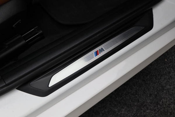 BMW 3 Serie Touring 318i Edition M Sport Shadow Executive Leer, Standkachel, Verwarmde Stoelen, Cruise, Navigatie, Bluetooth, 18''