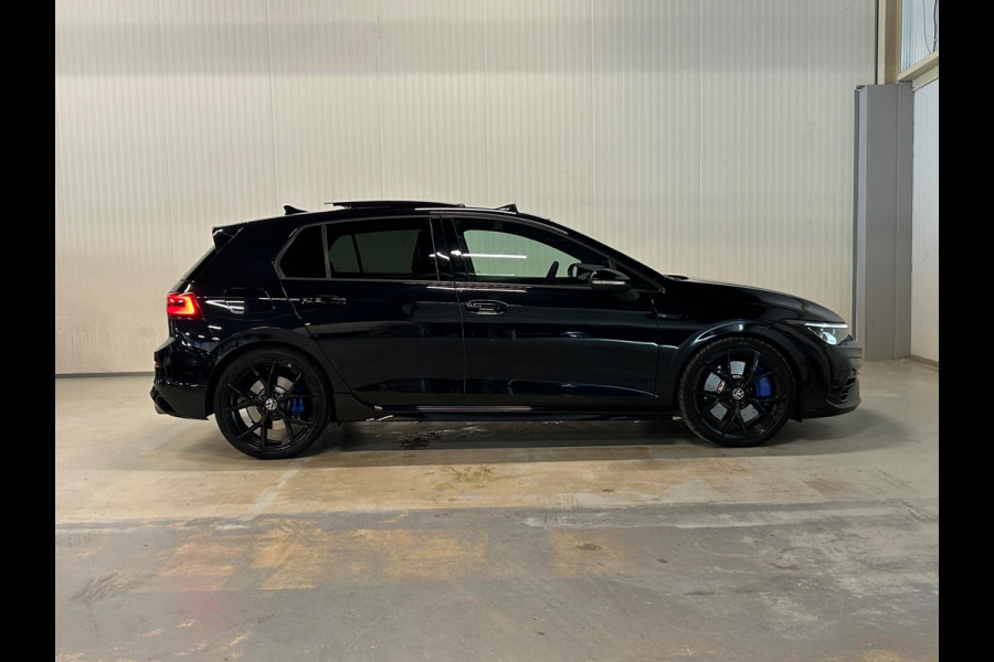 Volkswagen Golf 2.0 TSI R 4Motion | AKRAPOVIC | PANO | IQ LIGHTS | BLACK PACK