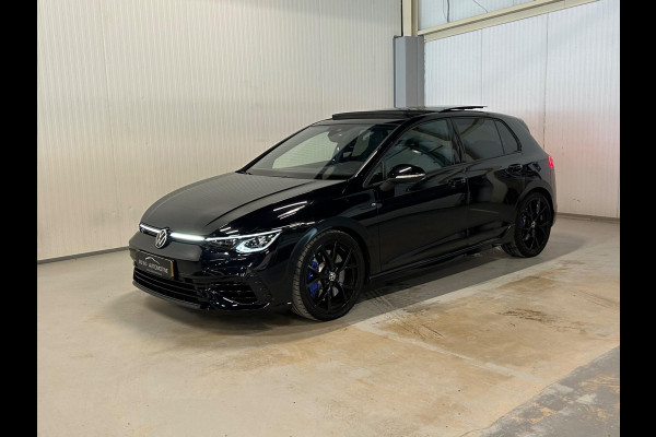 Volkswagen Golf 2.0 TSI R 4Motion | AKRAPOVIC | PANO | IQ LIGHTS | BLACK PACK