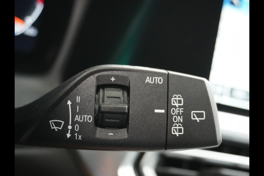 BMW 3 Serie Touring 2.0T 157PK AUT-8 Leder Sport Line Trekhaak Apple Carplay Android Auto Comfort Access BMW Digital KeyNavi Pro Live Cockpi Elek.Achterklep Bluetooth Pdc Led Business Edition 1e Eigenaar