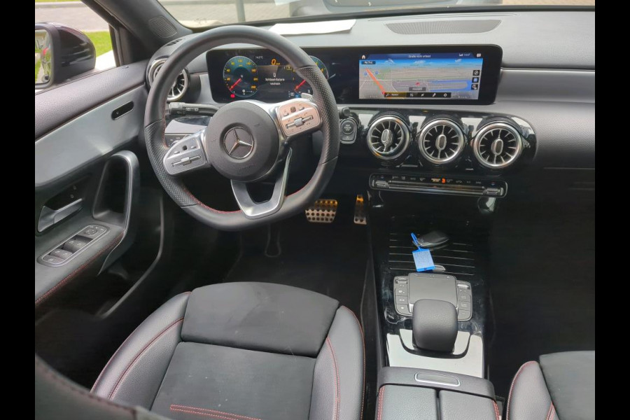 Mercedes-Benz A-Klasse 180 Business Solution AMG NL AUTO | CAMERA | STOELVERW | SFEERVERLICHTING |
