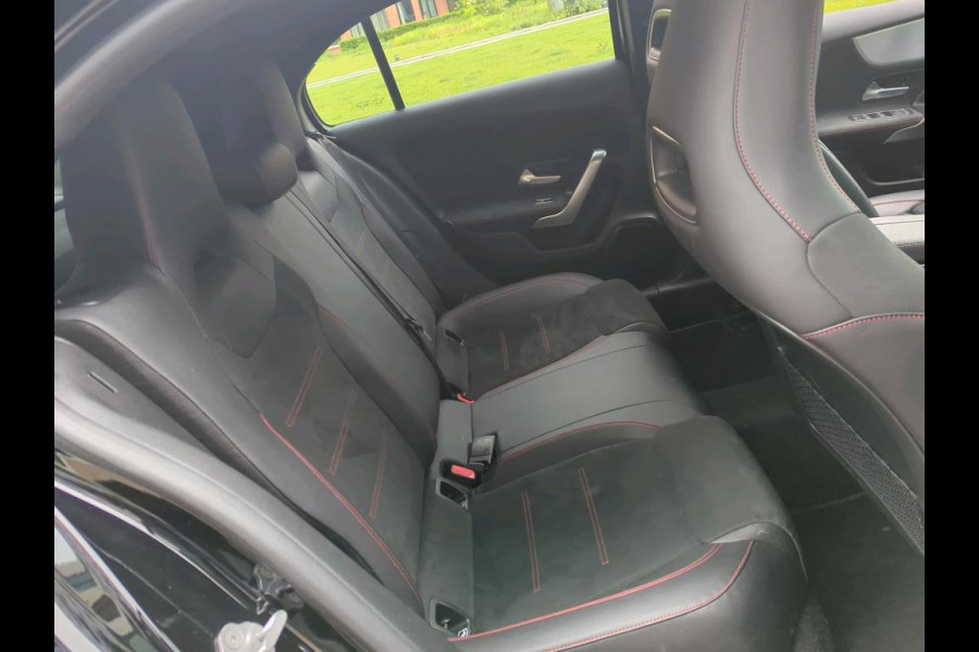 Mercedes-Benz A-Klasse 180 Business Solution AMG NL AUTO | CAMERA | STOELVERW | SFEERVERLICHTING |
