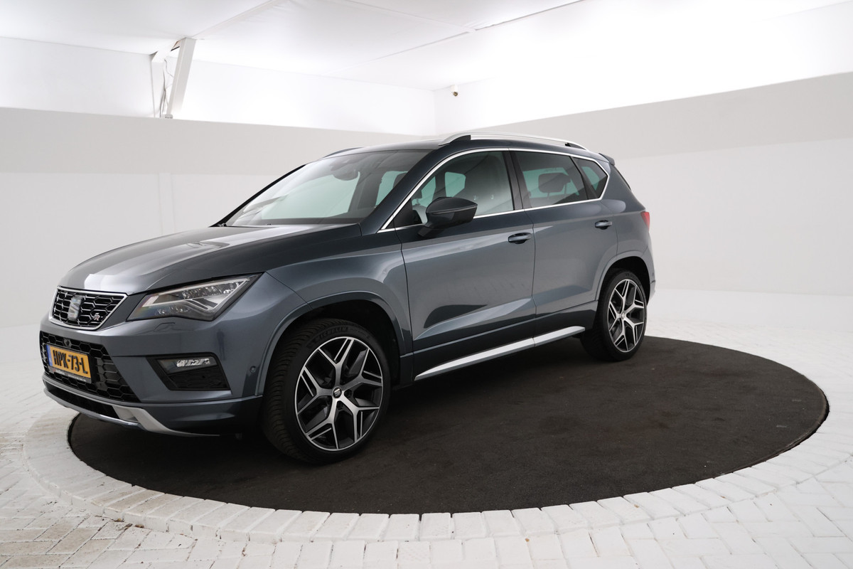 Seat Ateca 1.5 TSI FR Business Intense Black FR, LEER, Cruise Control, Panoramadak, Parkeer Sensoren Seat Ateca 1.5 TSI FR Business Intense Black FR, LEER, Cruise Control, Panoramadak, Parkeer Sensoren