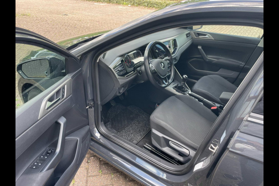 Volkswagen Polo 1.0 TSI Comfortline Business / navigatie / cruise control