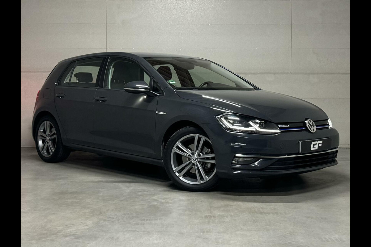Volkswagen Golf 1.5 TSI 17'' R-Line Massage ACC Carplay NAP Volkswagen Golf 1.5 TSI 17'' R-Line Massage ACC Carplay NAP