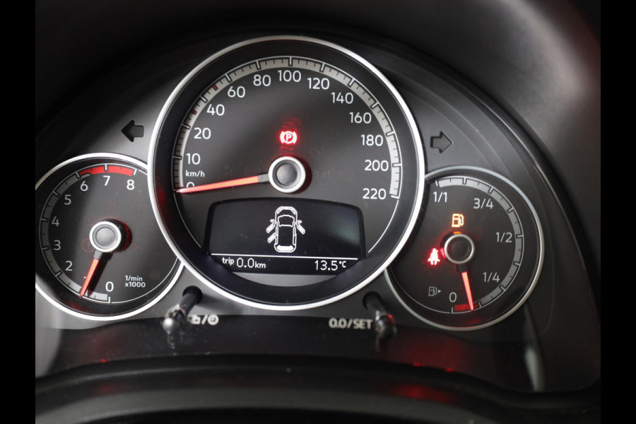 Volkswagen up! 1.0 BMT high up! 75pk 5bak| 15'LM-velgen| airco| cruisecontrol| parksensors achter