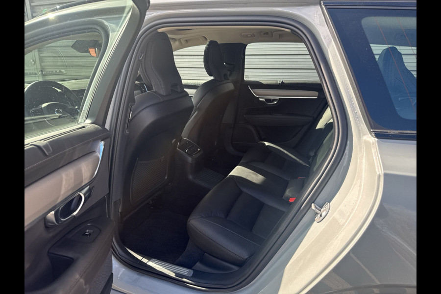 Volvo V90 T6 Plug-in hybrid AWD Ultra Dark / Head-Up / Schuif/kanteldak / Trekhaak / Blis / 360 Camera /
