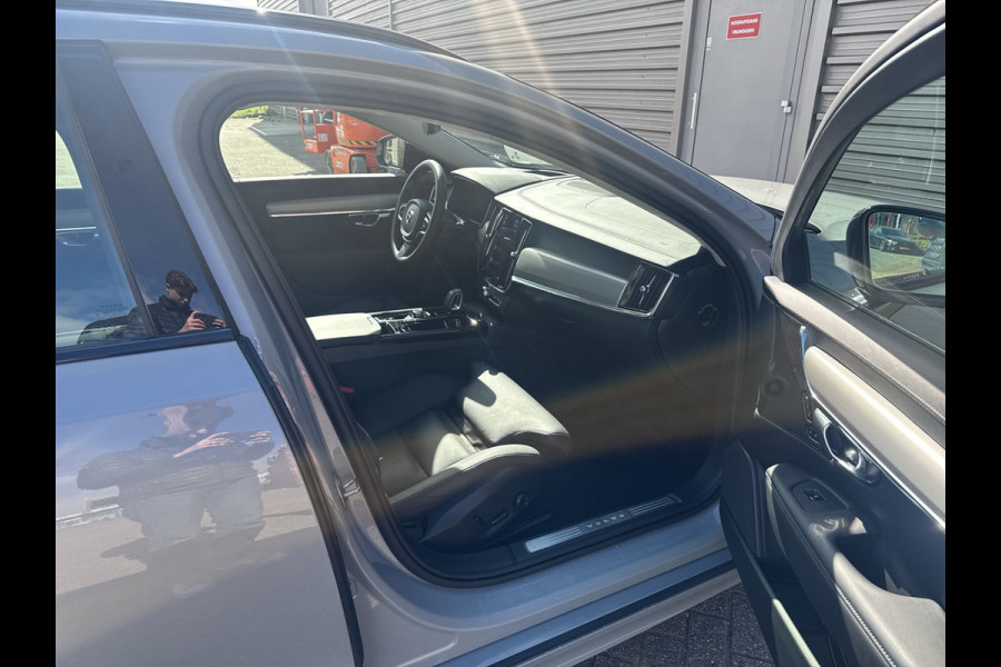 Volvo V90 T6 Plug-in hybrid AWD Ultra Dark / Head-Up / Schuif/kanteldak / Trekhaak / Blis / 360 Camera /