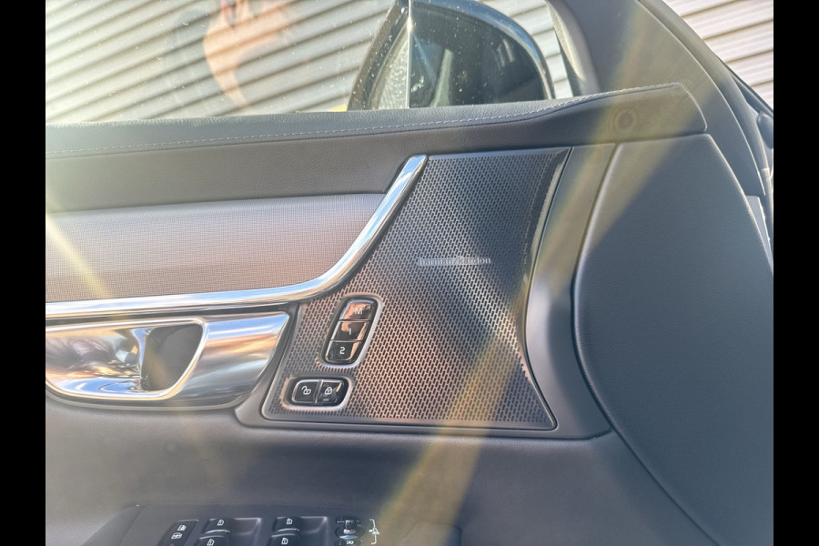 Volvo V90 T6 Plug-in hybrid AWD Ultra Dark / Head-Up / Schuif/kanteldak / Trekhaak / Blis / 360 Camera /