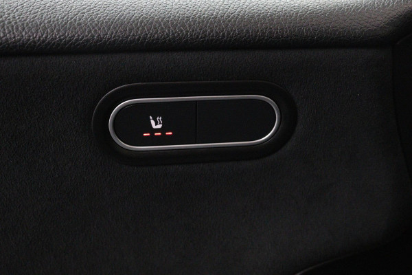 Mercedes-Benz A-Klasse 200 Business Solution AMG (PANORAMADAK, SFEERVERLICHTING, PARKEERSENSOREN, STOELVERWARMING, GOED ONDERHOUD)
