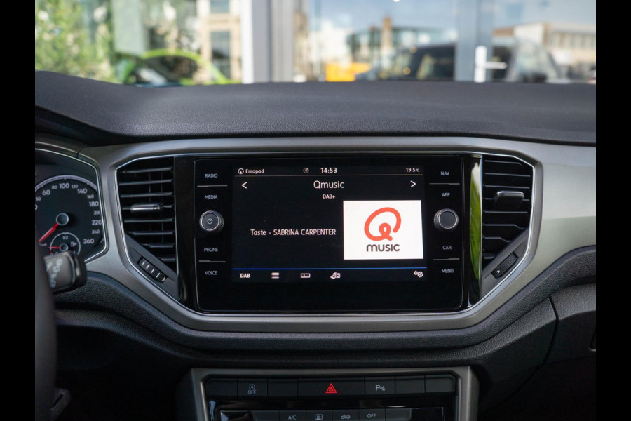 Volkswagen T-Roc 1.5 TSI Style Business / Adaptive / CarPlay / El. kofferbak / Sensoren / Navigatie