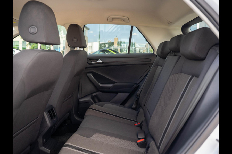 Volkswagen T-Roc 1.5 TSI Style Business / Adaptive / CarPlay / El. kofferbak / Sensoren / Navigatie