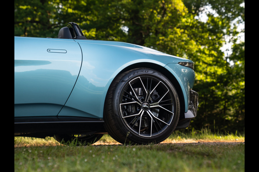 Aston Martin Vantage Roadster 4.0 V8 | Premium audio | 360 cam | Q-color | Caribbean Blue Pearl