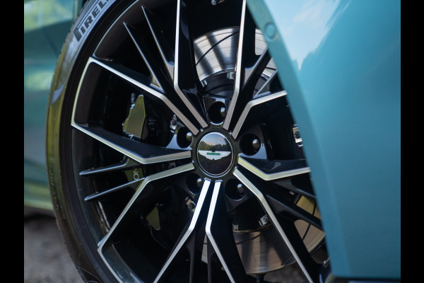 Aston Martin Vantage Roadster 4.0 V8 | Premium audio | 360 cam | Q-color | Caribbean Blue Pearl