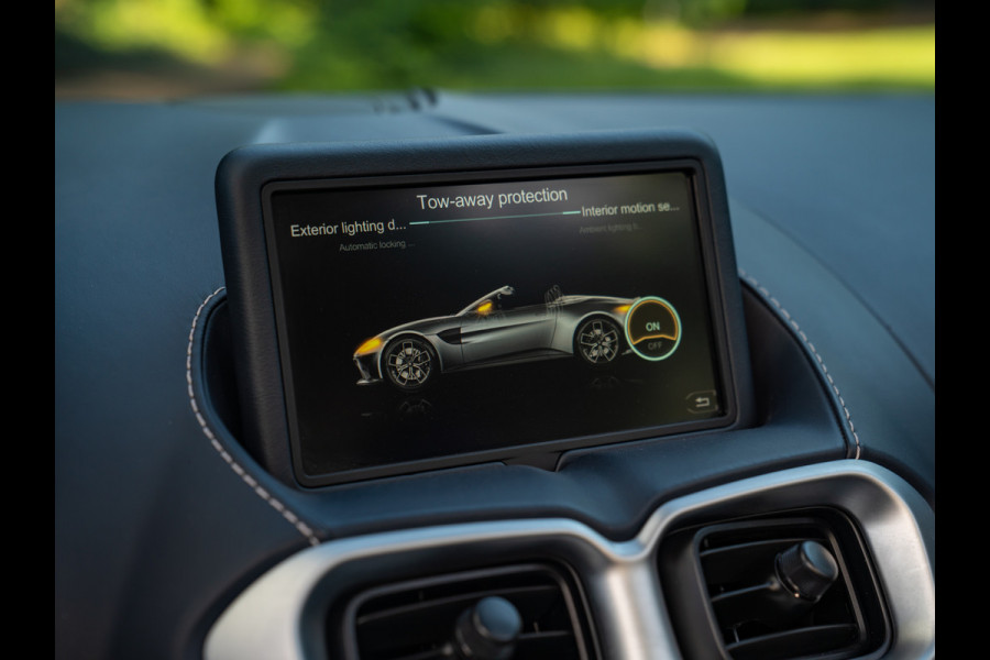 Aston Martin Vantage Roadster 4.0 V8 | Premium audio | 360 cam | Q-color | Caribbean Blue Pearl