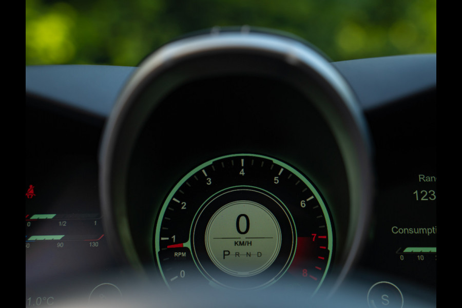 Aston Martin Vantage Roadster 4.0 V8 | Premium audio | 360 cam | Q-color | Caribbean Blue Pearl