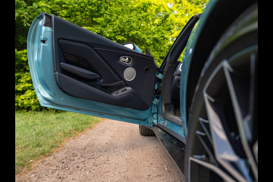 Aston Martin Vantage Roadster 4.0 V8 | Premium audio | 360 cam | Q-color | Caribbean Blue Pearl