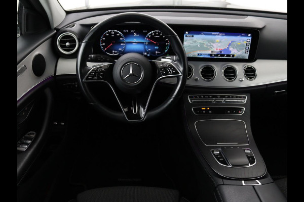 Mercedes-Benz E-Klasse 300e Avantgarde | Adaptive cruise | Trekhaak | Stoelverwarming | Camera | Widescreen | Sfeerverlichting | Half leder | Full LED
