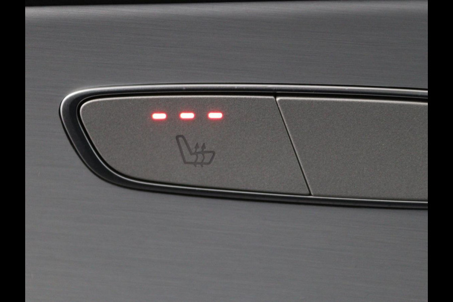 Mercedes-Benz E-Klasse 300e Avantgarde | Adaptive cruise | Trekhaak | Stoelverwarming | Camera | Widescreen | Sfeerverlichting | Half leder | Full LED