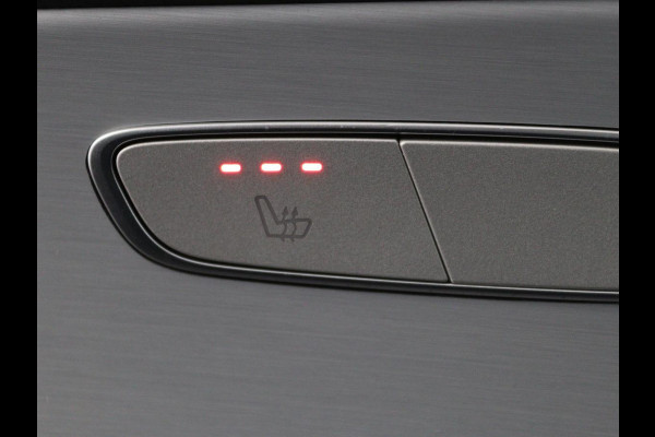 Mercedes-Benz E-Klasse 300e Avantgarde | Adaptive cruise | Trekhaak | Stoelverwarming | Camera | Widescreen | Sfeerverlichting | Half leder | Full LED