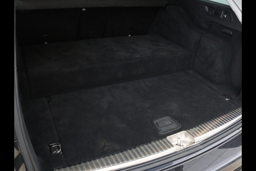 Mercedes-Benz E-Klasse 300e Avantgarde | Adaptive cruise | Trekhaak | Stoelverwarming | Camera | Widescreen | Sfeerverlichting | Half leder | Full LED